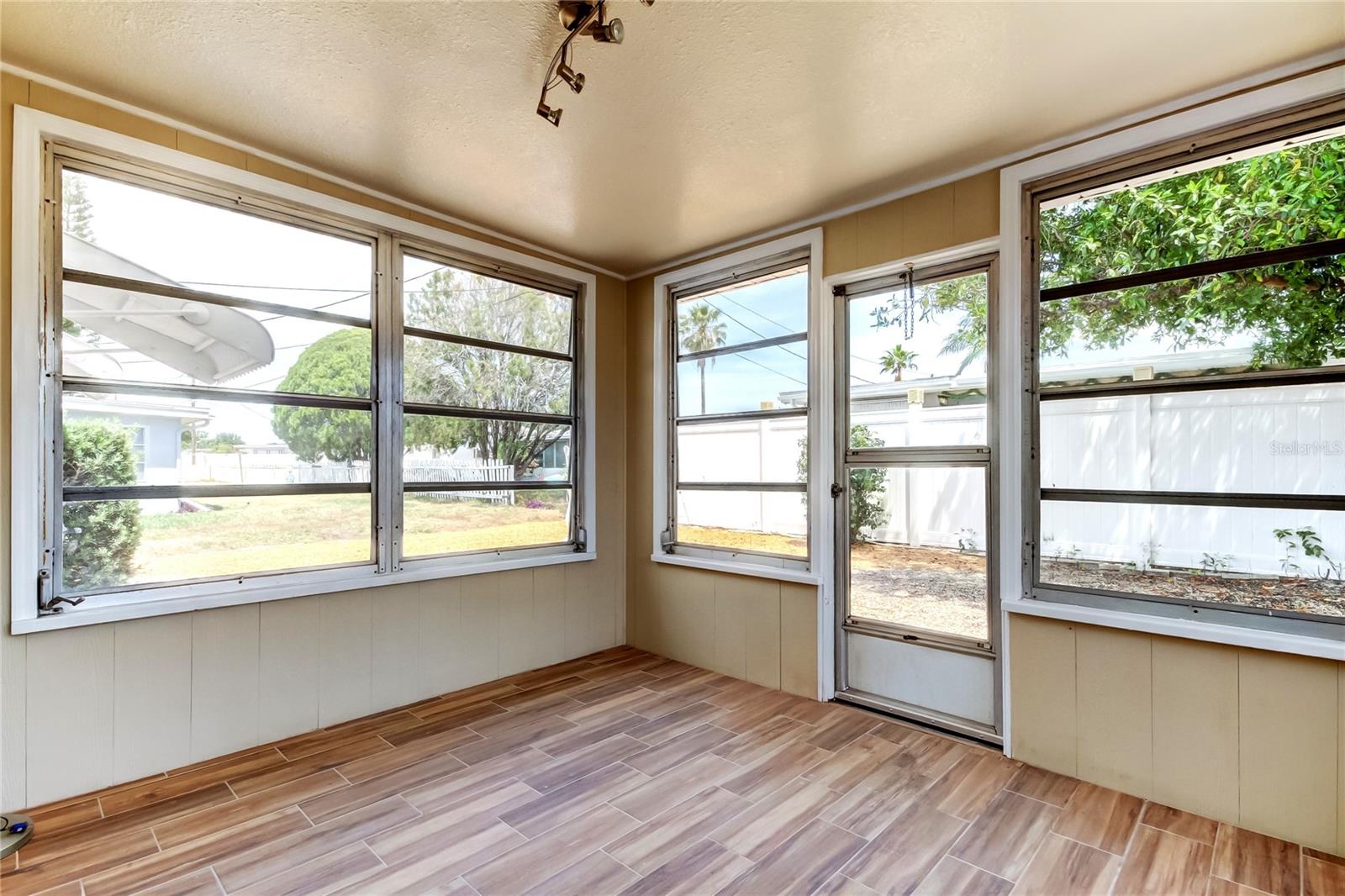 Image 18 of 24 For 1502 Landau Street