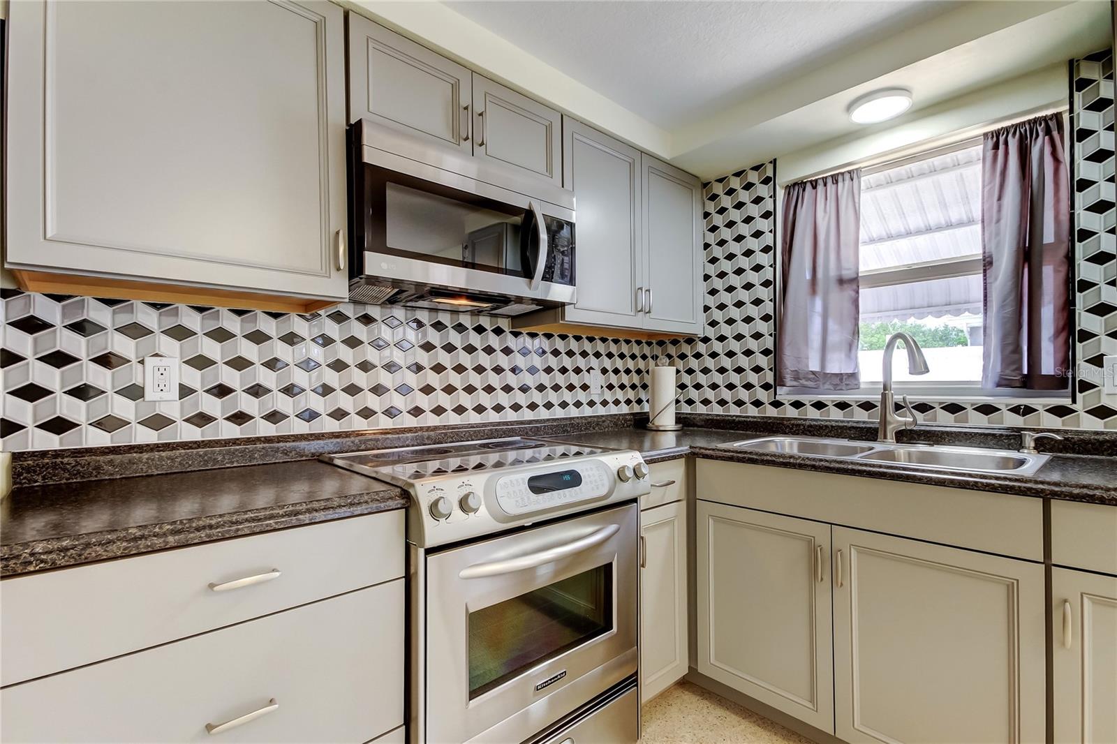 Image 4 of 24 For 1502 Landau Street