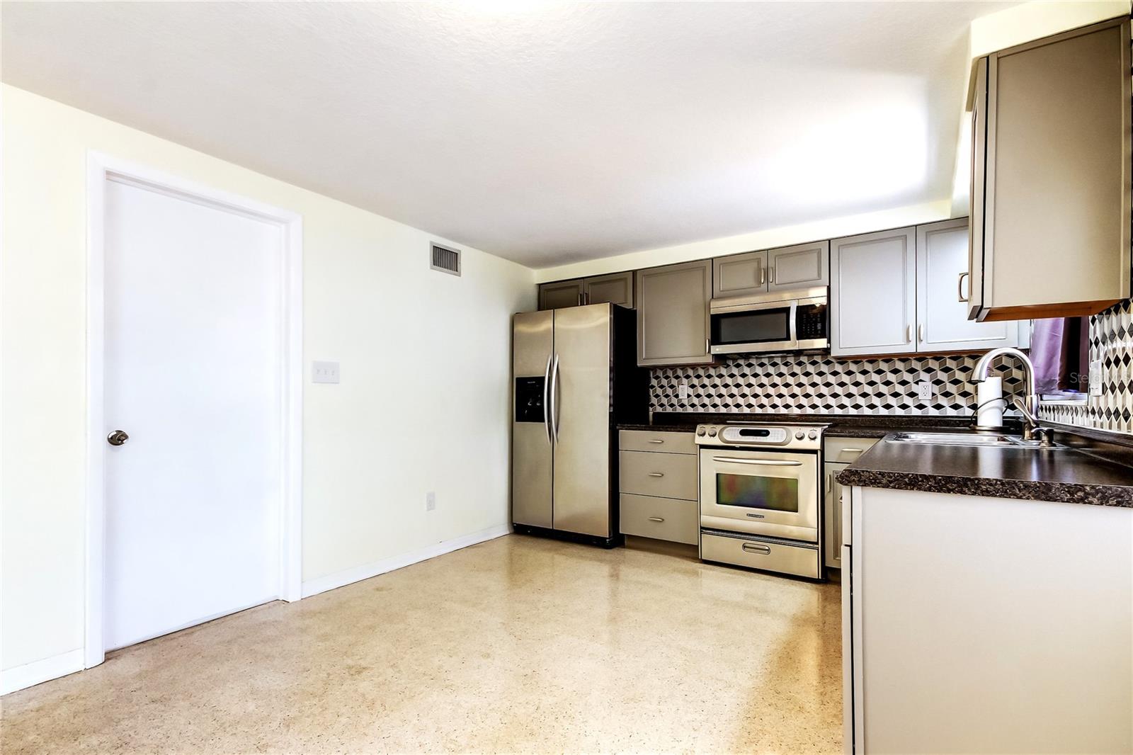 Image 6 of 24 For 1502 Landau Street