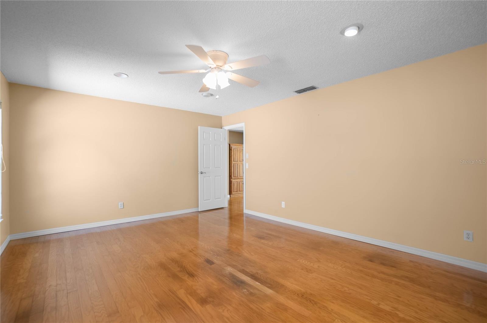 Image 22 of 51 For 3495 Foxwood Court