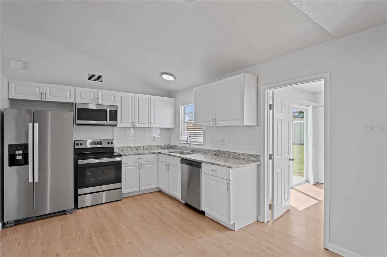 Image 4 of 23 For 3141 Loomis Drive