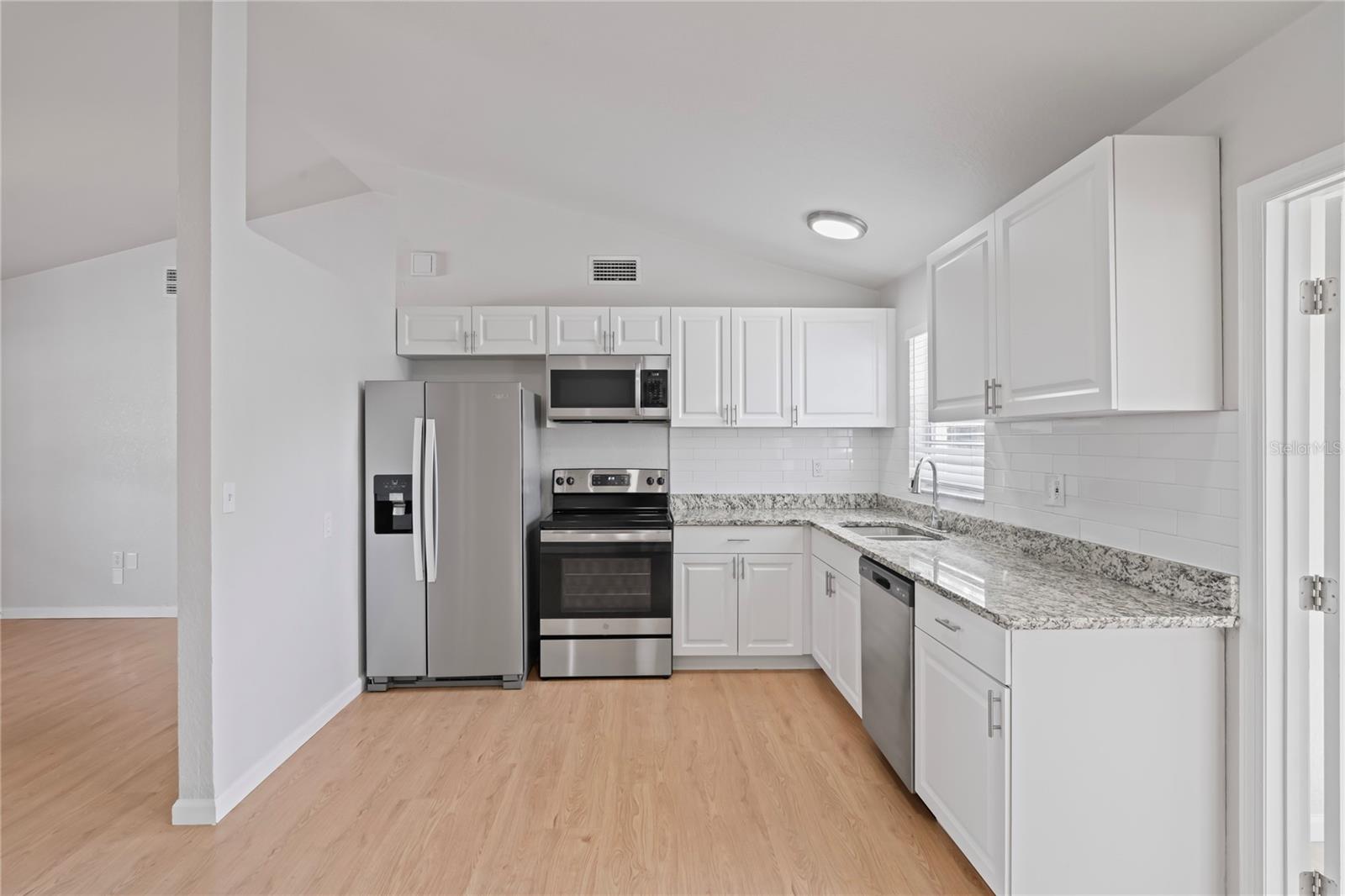 Image 5 of 23 For 3141 Loomis Drive