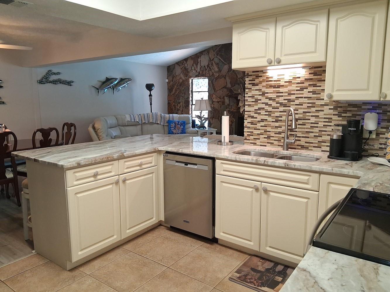 Listing photo id 11 for 7508 Cypress Knee Drive