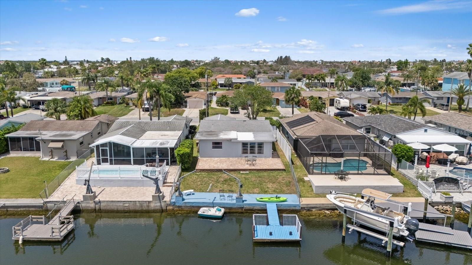 Listing photo id 11 for 5106 Blue Heron Drive