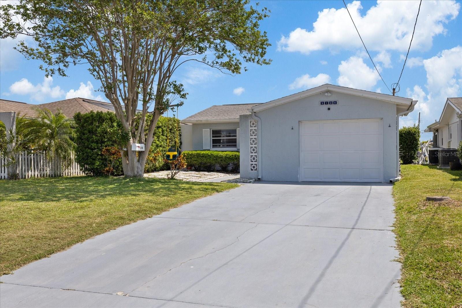 Listing photo id 12 for 5106 Blue Heron Drive