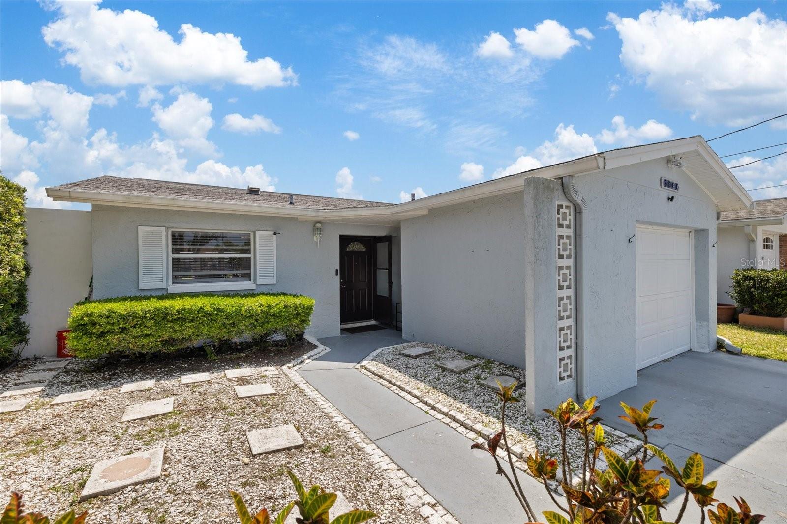 Listing photo id 13 for 5106 Blue Heron Drive