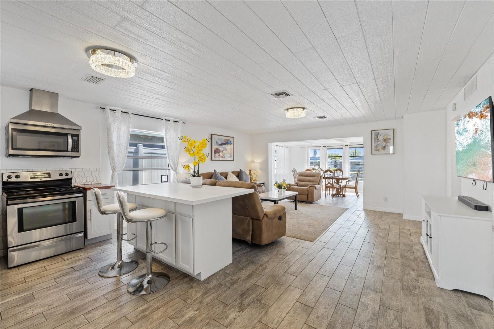 Listing photo id 14 for 5106 Blue Heron Drive