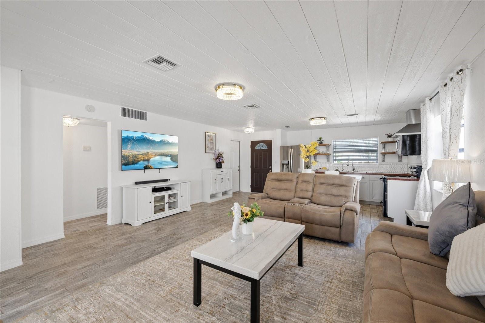 Listing photo id 21 for 5106 Blue Heron Drive