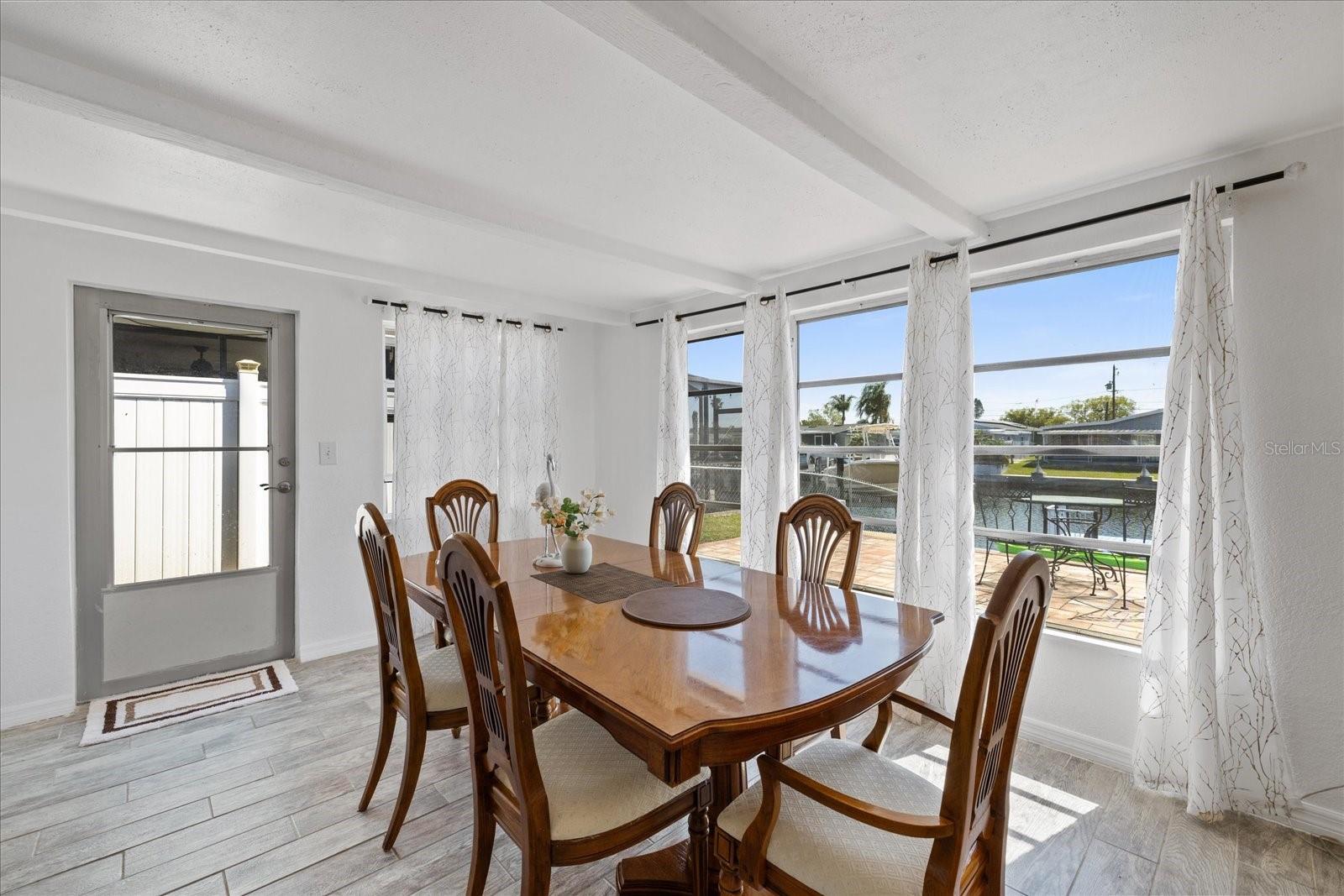 Listing photo id 22 for 5106 Blue Heron Drive
