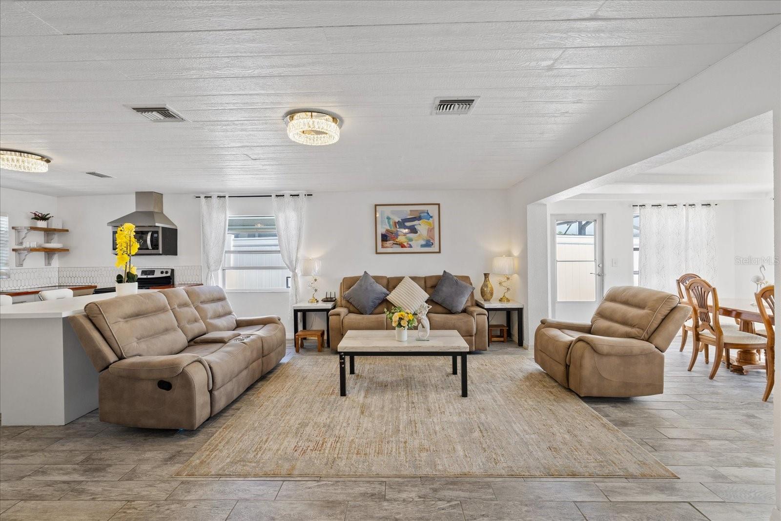Listing photo id 23 for 5106 Blue Heron Drive