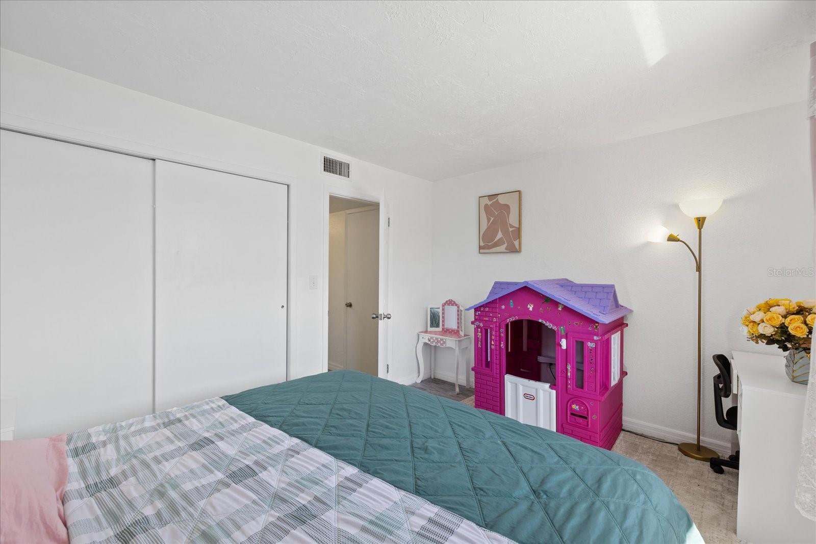 Listing photo id 28 for 5106 Blue Heron Drive