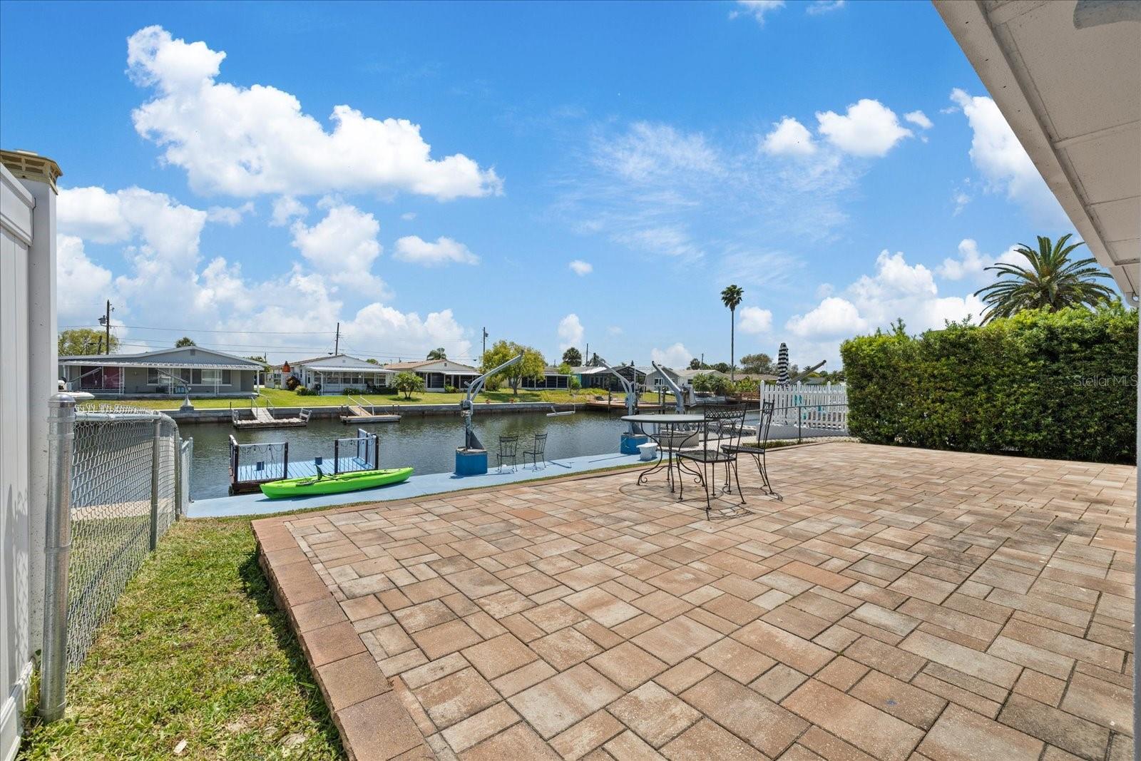 Listing photo id 31 for 5106 Blue Heron Drive