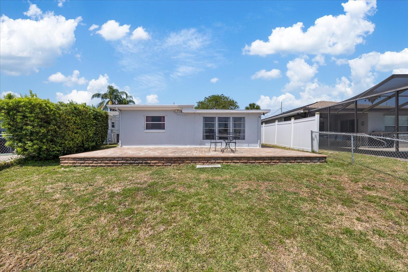 Listing photo id 34 for 5106 Blue Heron Drive