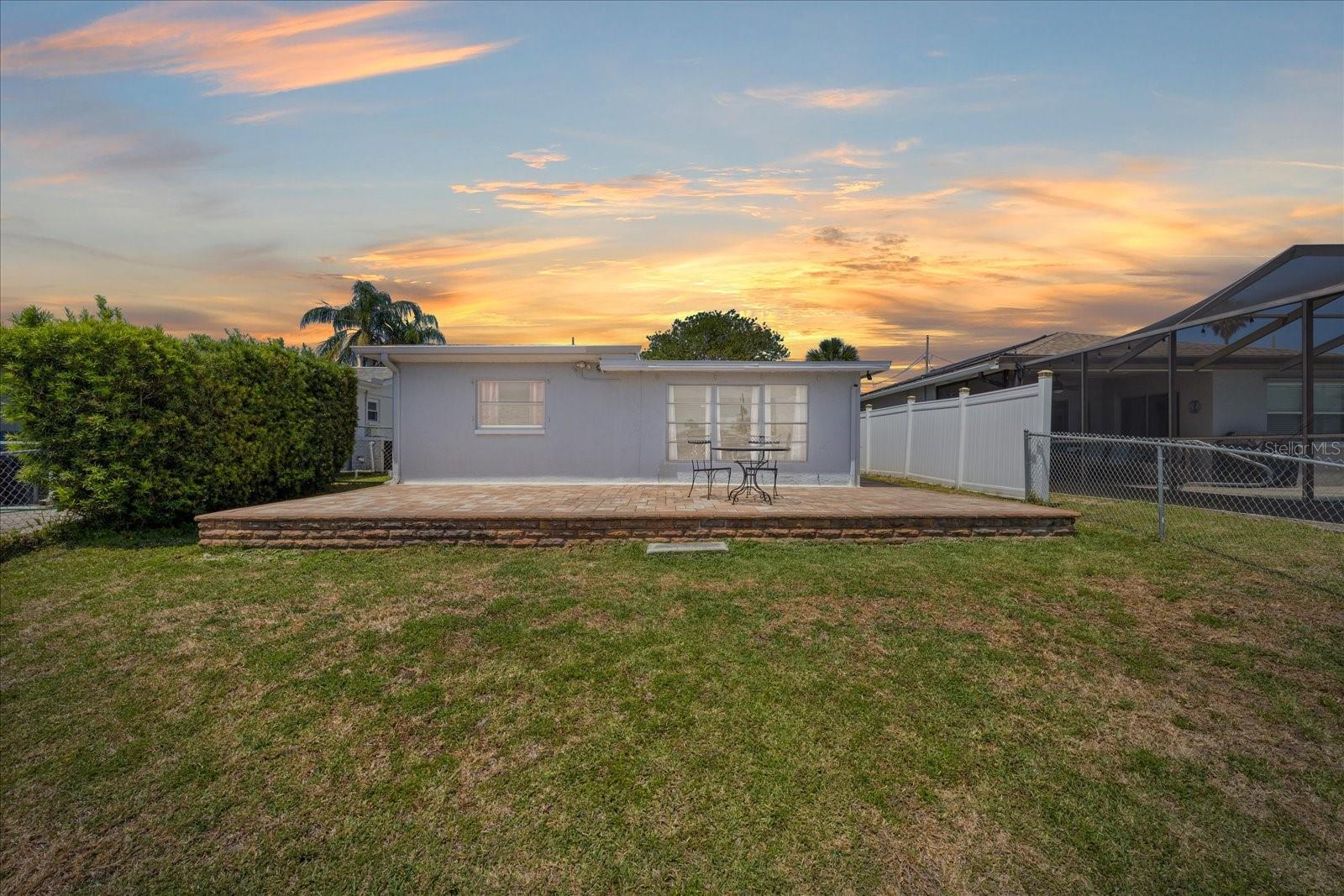 Listing photo id 35 for 5106 Blue Heron Drive