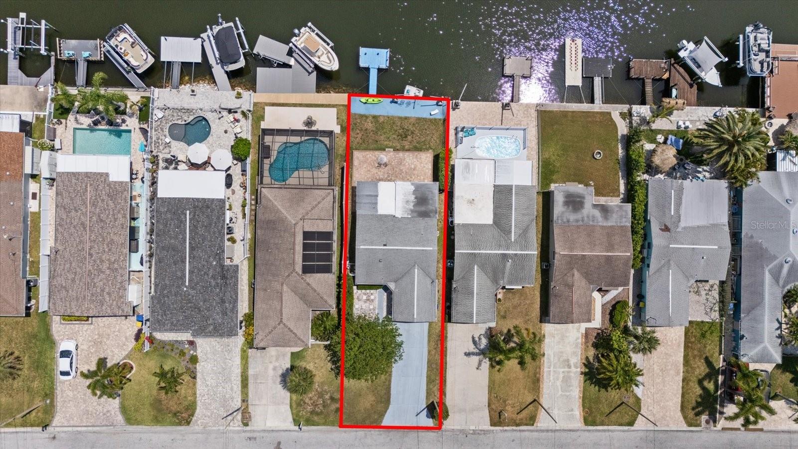 Listing photo id 2 for 5106 Blue Heron Drive