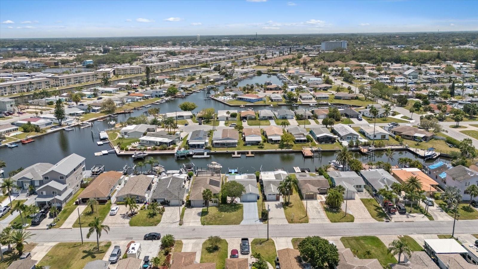 Listing photo id 3 for 5106 Blue Heron Drive