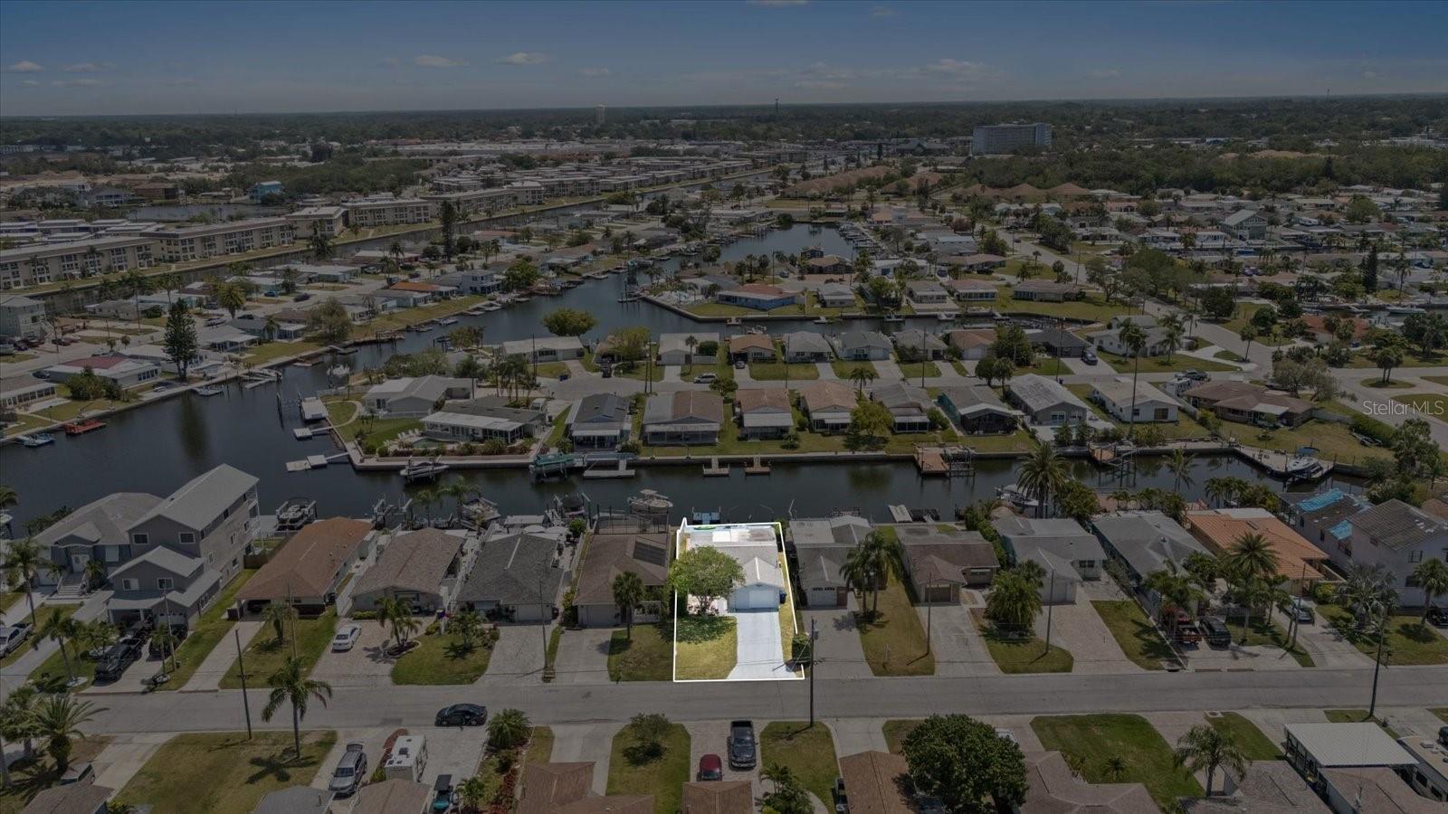 Listing photo id 4 for 5106 Blue Heron Drive