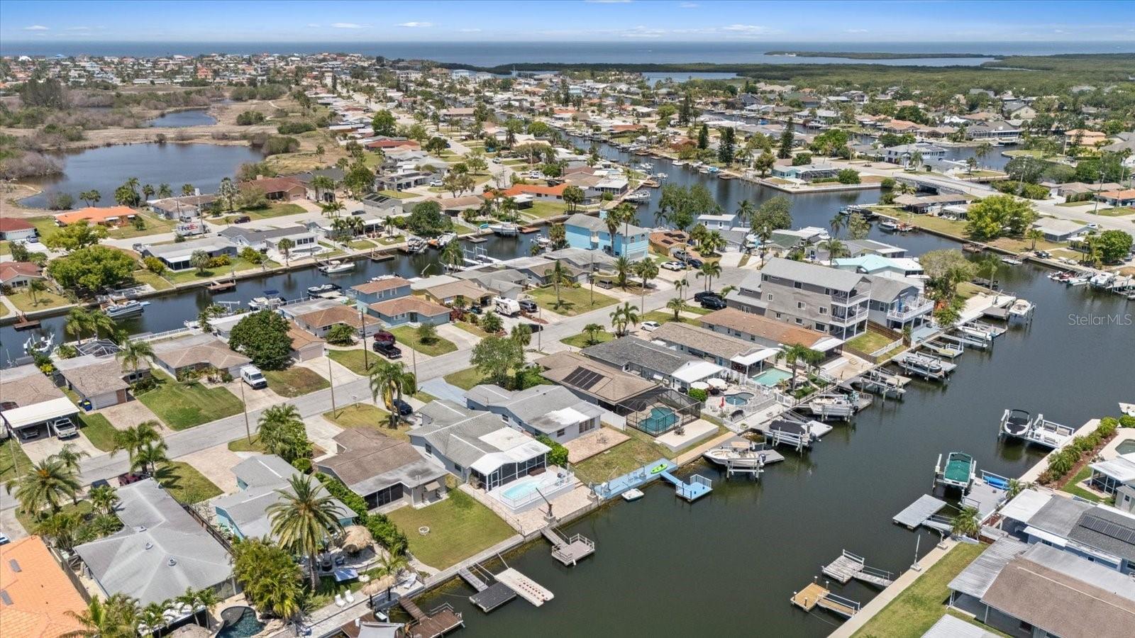 Listing photo id 7 for 5106 Blue Heron Drive