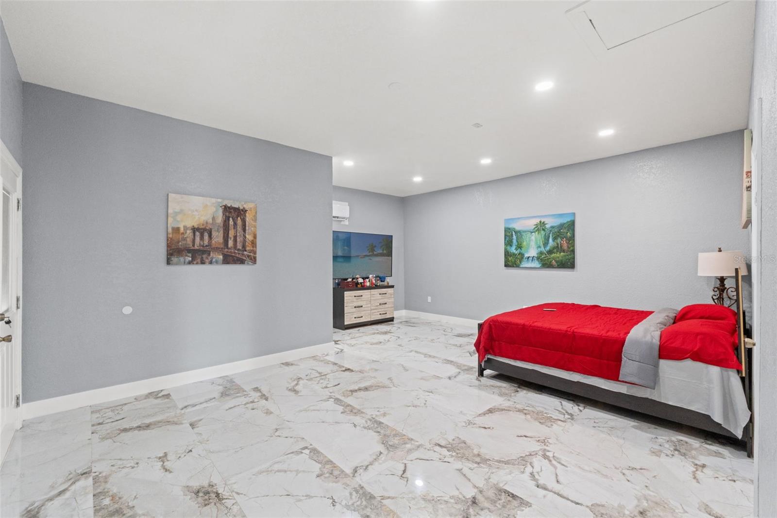 Image 18 of 54 For 9078 Birmingham Avenue