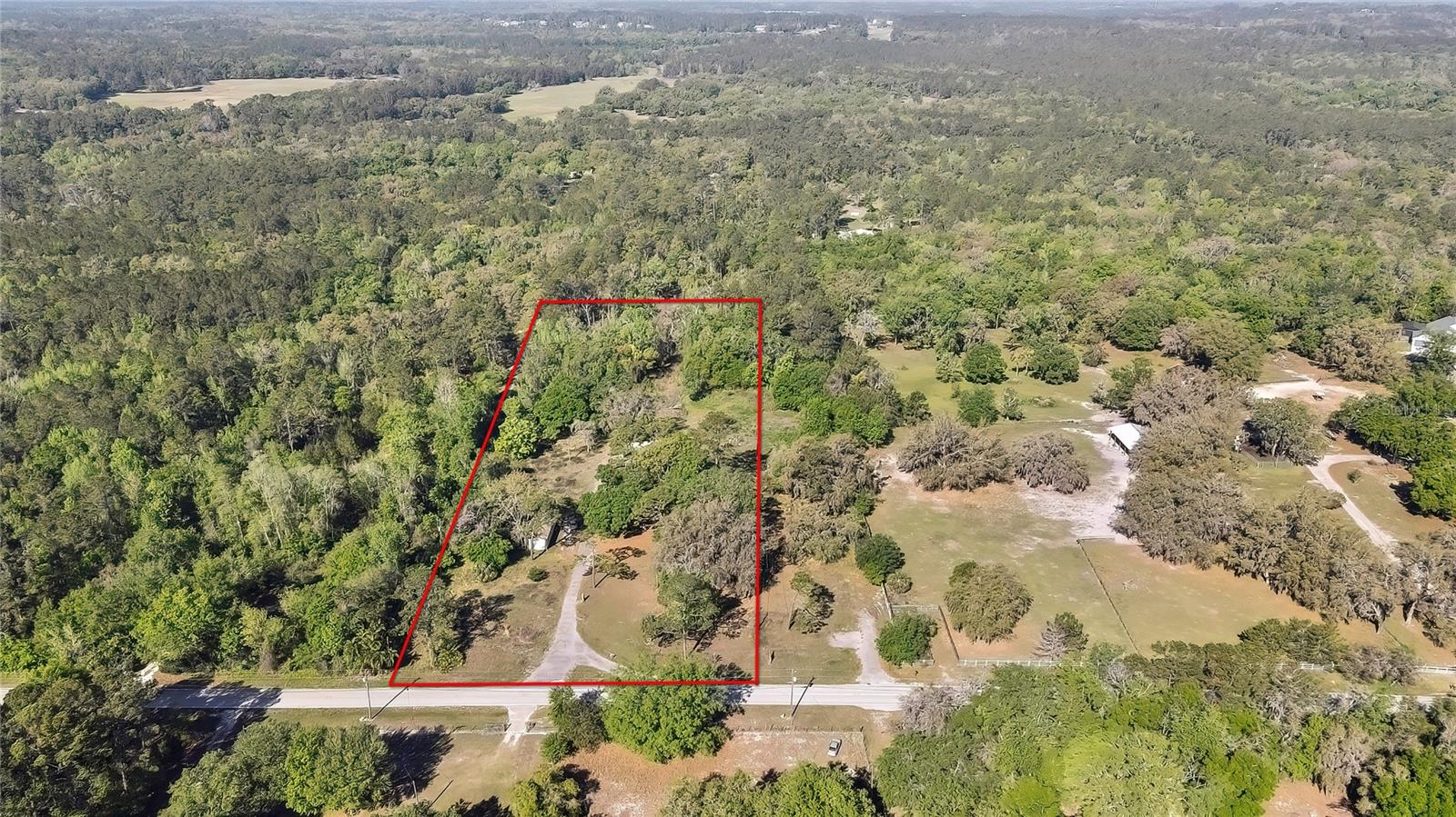 Listing photo id 0 for 5025 Emerson Road