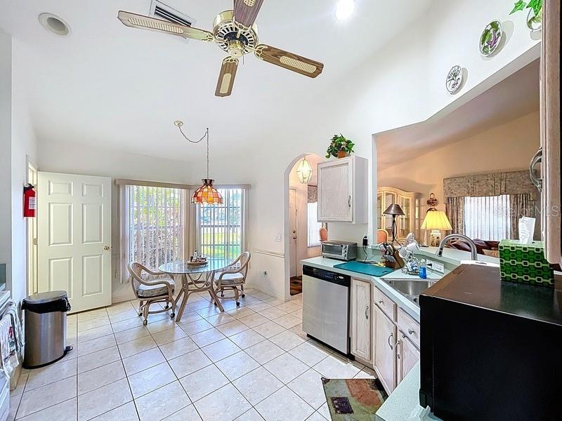 Image 10 of 25 For 3054 Oakbrook Circle