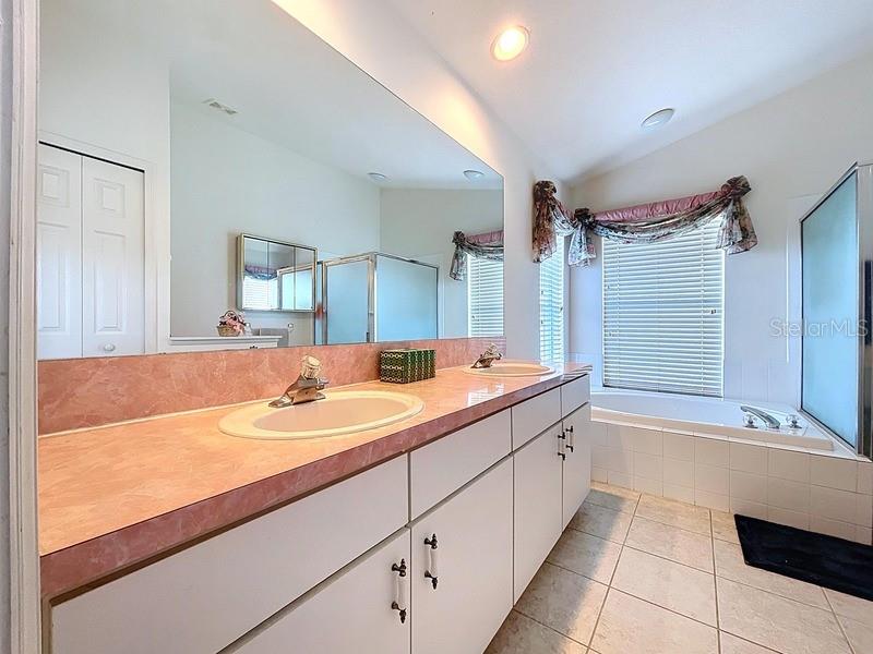 Image 15 of 25 For 3054 Oakbrook Circle