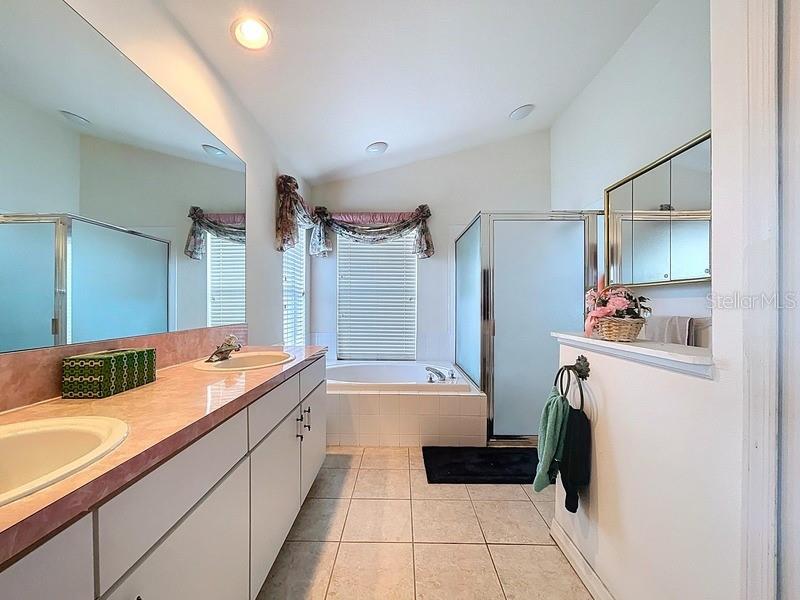Image 18 of 25 For 3054 Oakbrook Circle
