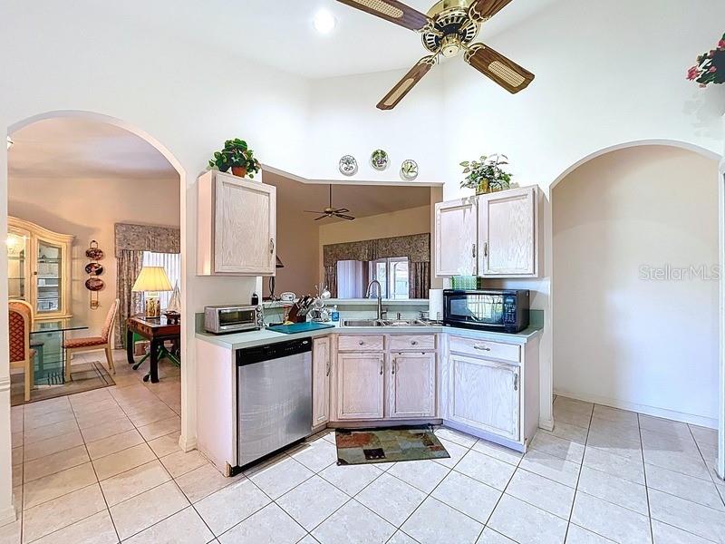 Image 9 of 25 For 3054 Oakbrook Circle