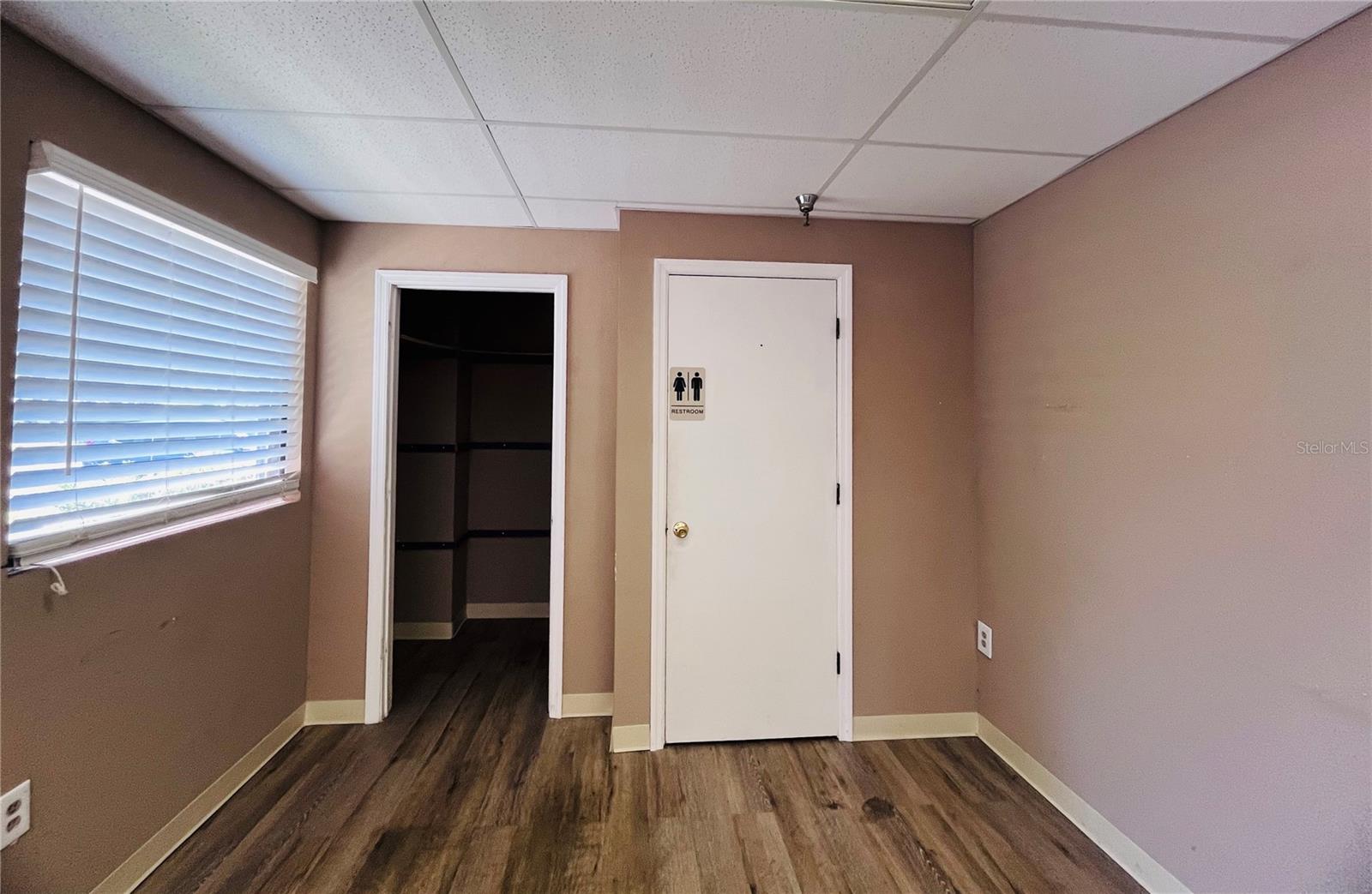 Listing photo id 8 for 6935 Ridge Road