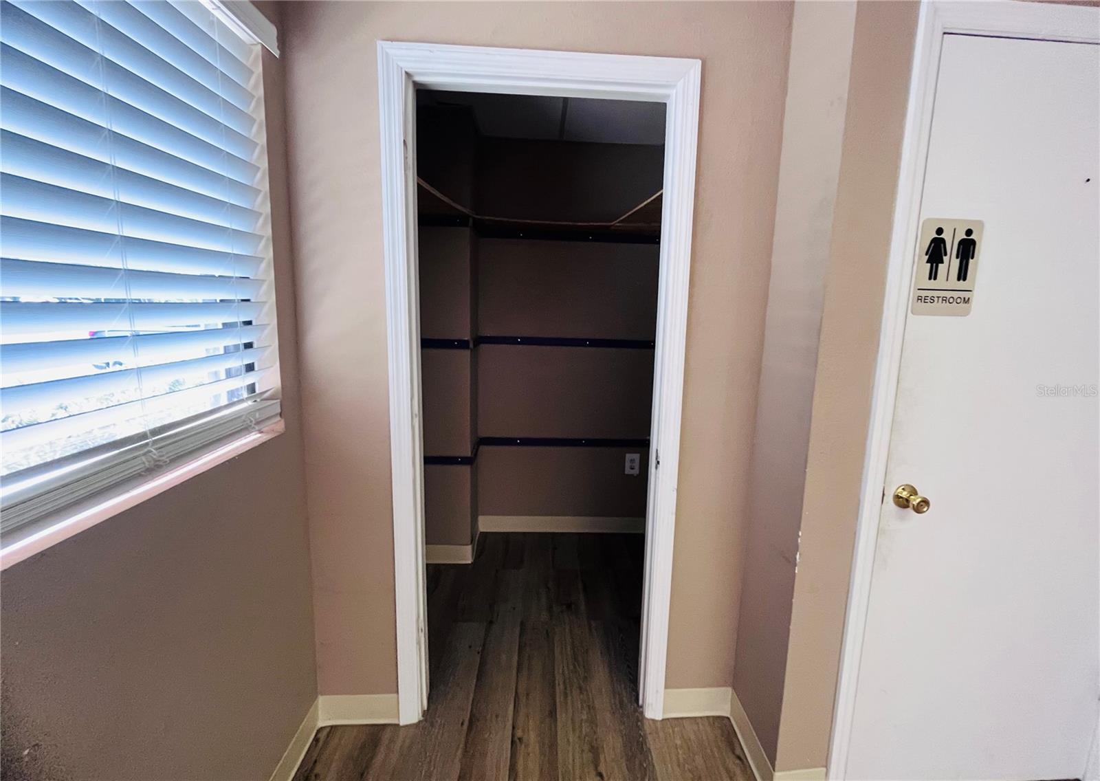 Listing photo id 9 for 6935 Ridge Road