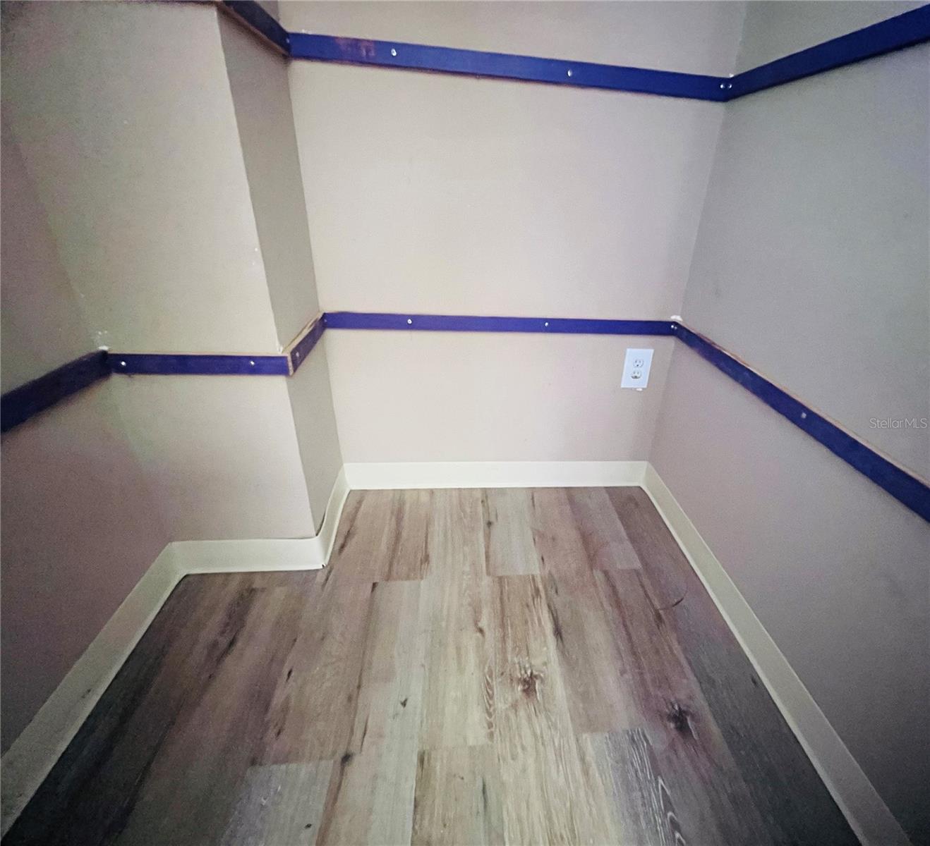 Listing photo id 10 for 6935 Ridge Road