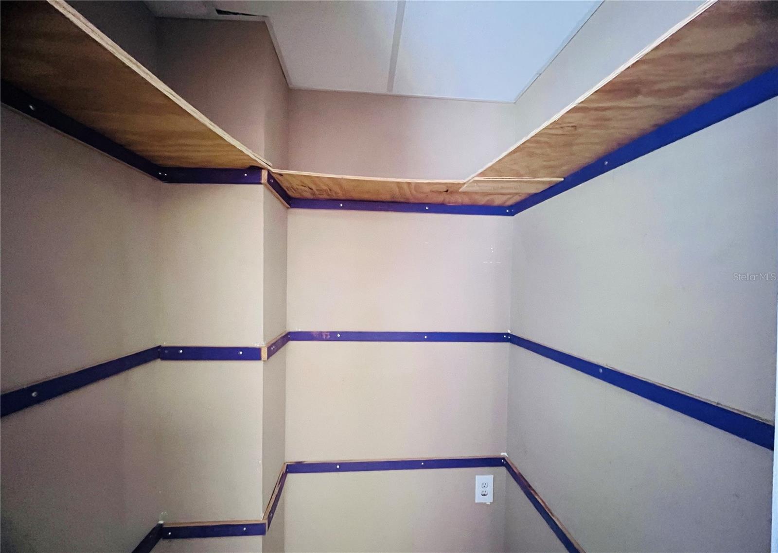 Listing photo id 11 for 6935 Ridge Road