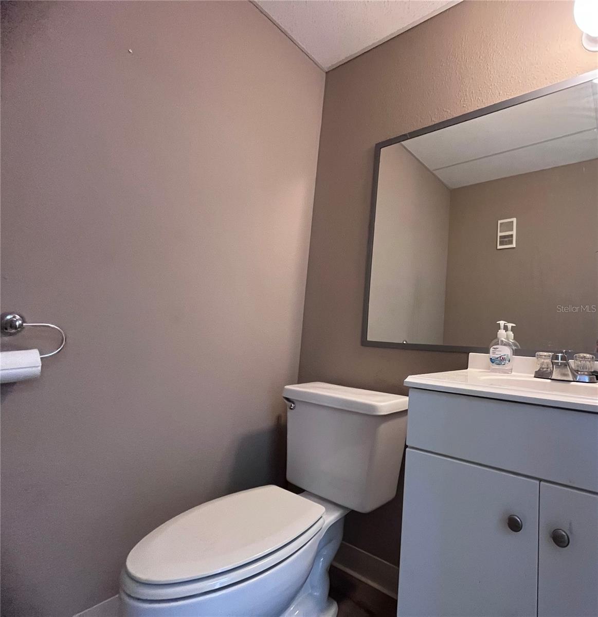 Listing photo id 12 for 6935 Ridge Road