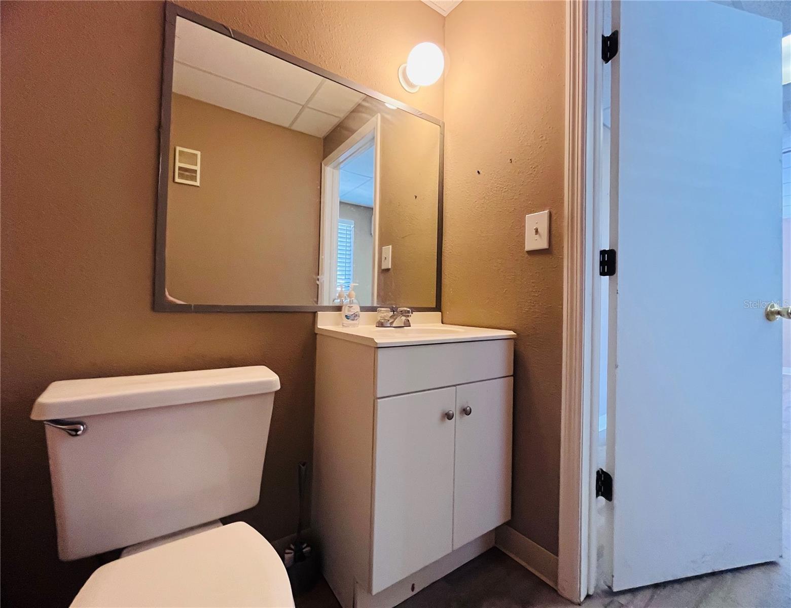 Listing photo id 13 for 6935 Ridge Road