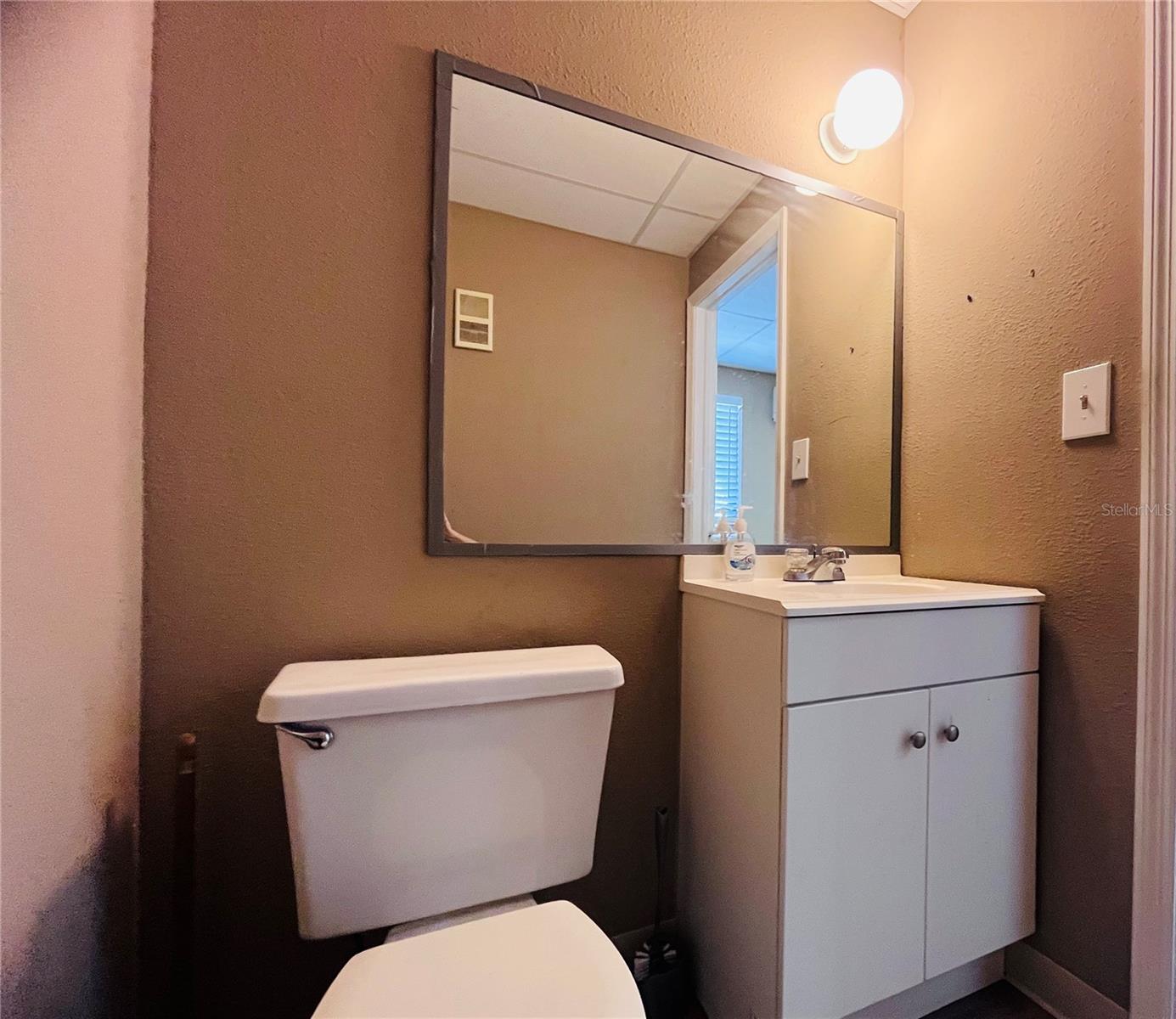 Listing photo id 14 for 6935 Ridge Road