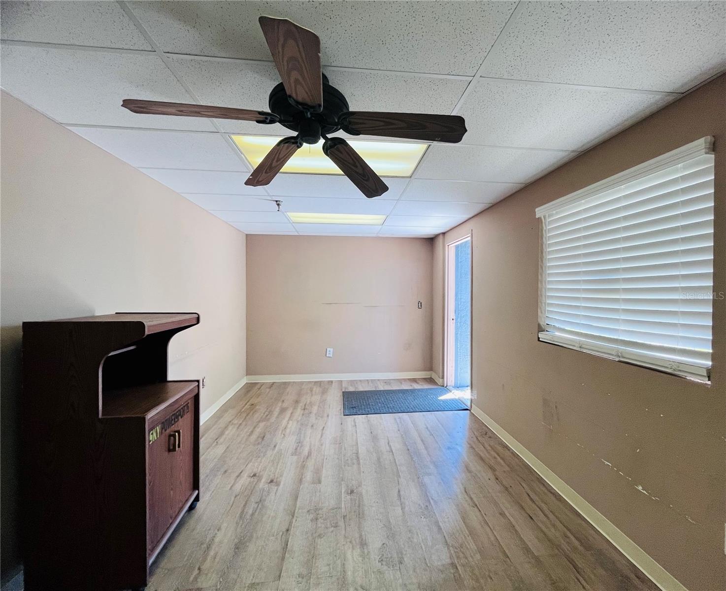 Listing photo id 5 for 6935 Ridge Road