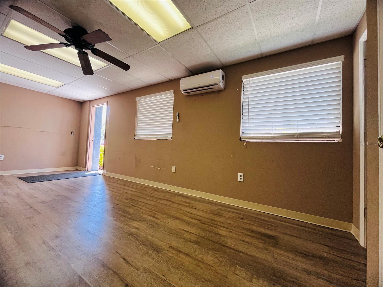 Listing photo id 7 for 6935 Ridge Road