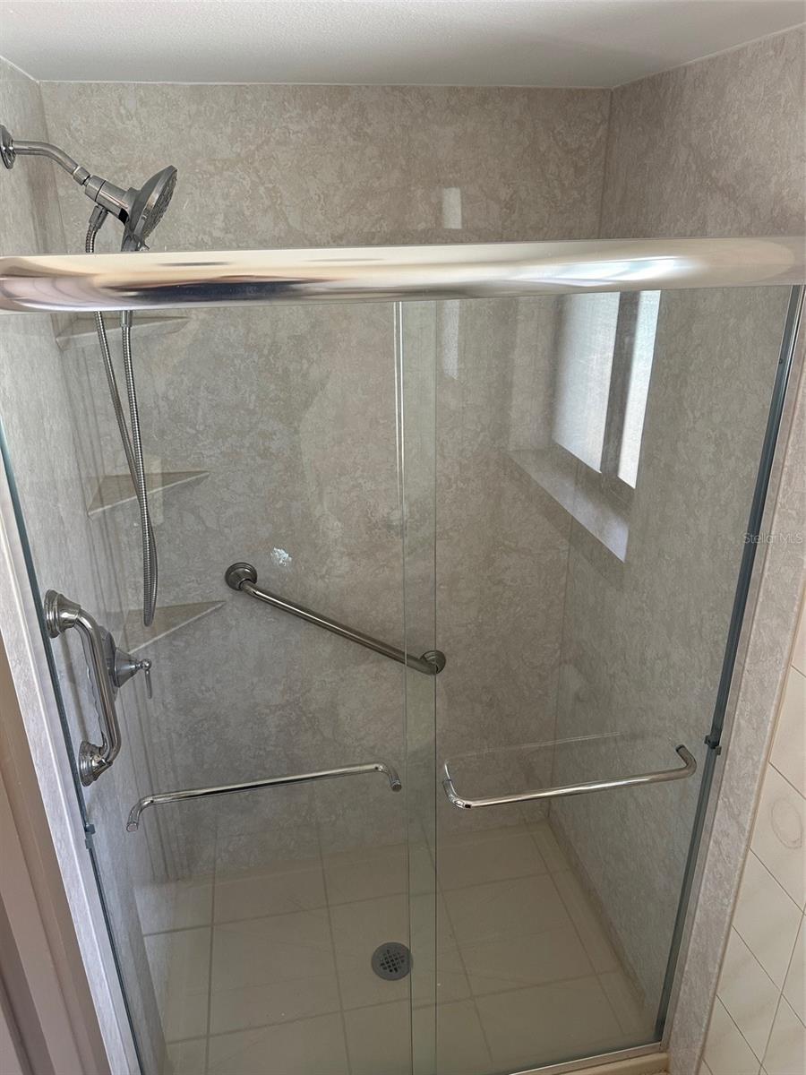 Image 10 of 27 For 1412 Wexford Drive N