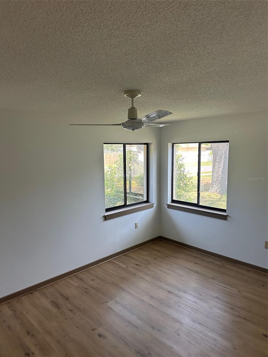 Image 11 of 27 For 1412 Wexford Drive N