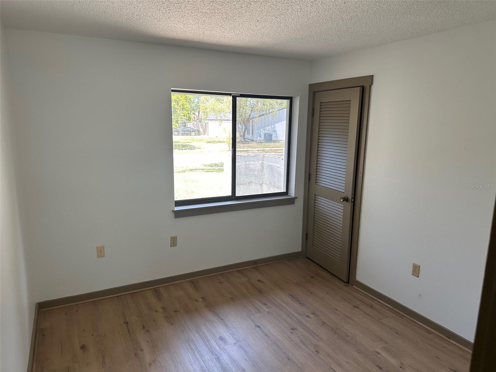 Image 15 of 27 For 1412 Wexford Drive N