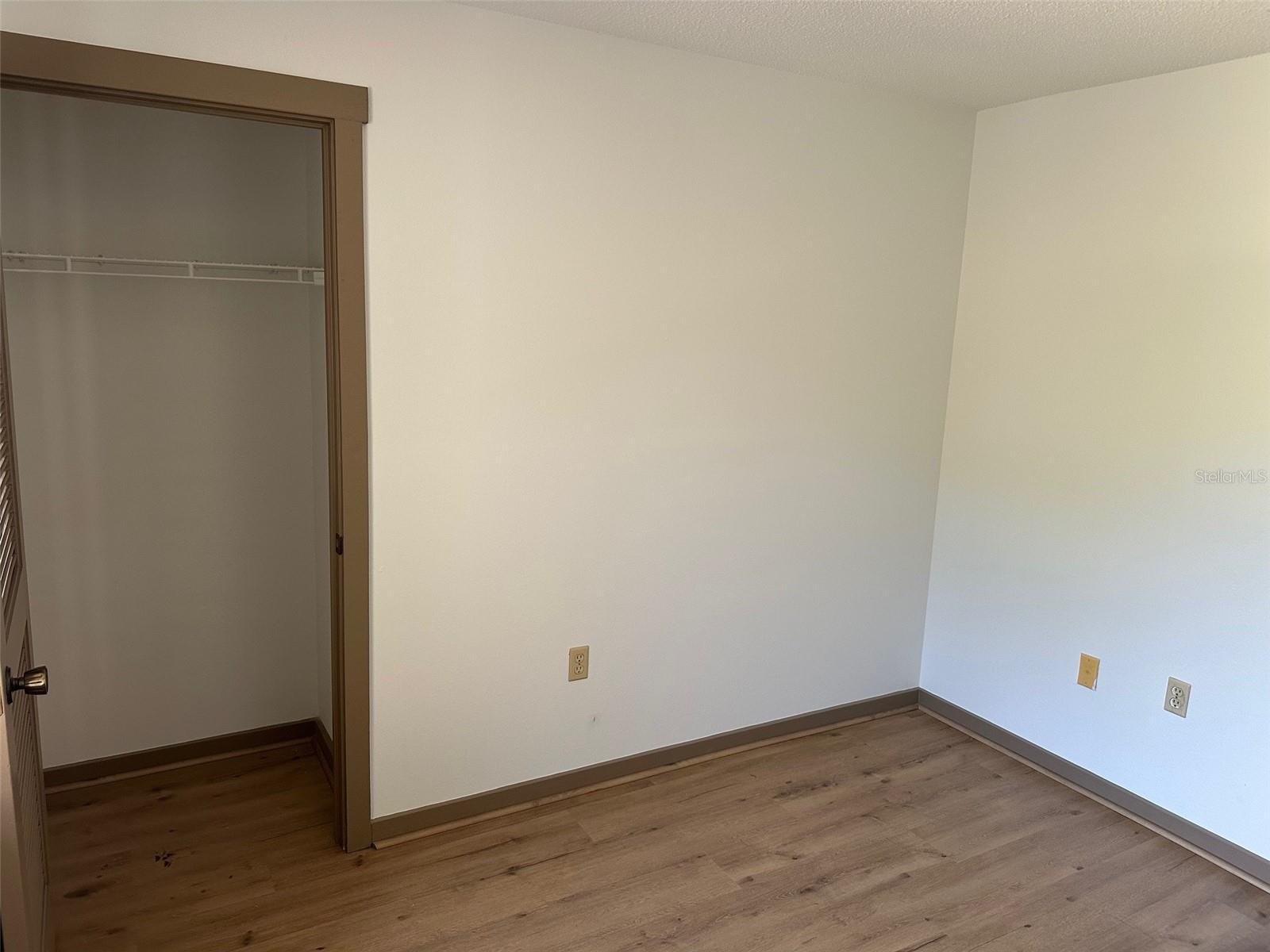 Image 16 of 27 For 1412 Wexford Drive N