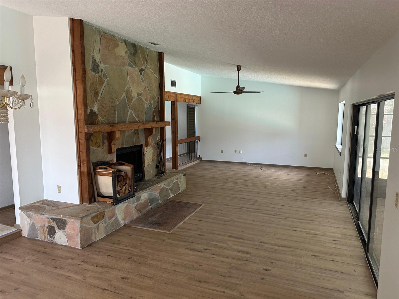 Image 17 of 27 For 1412 Wexford Drive N