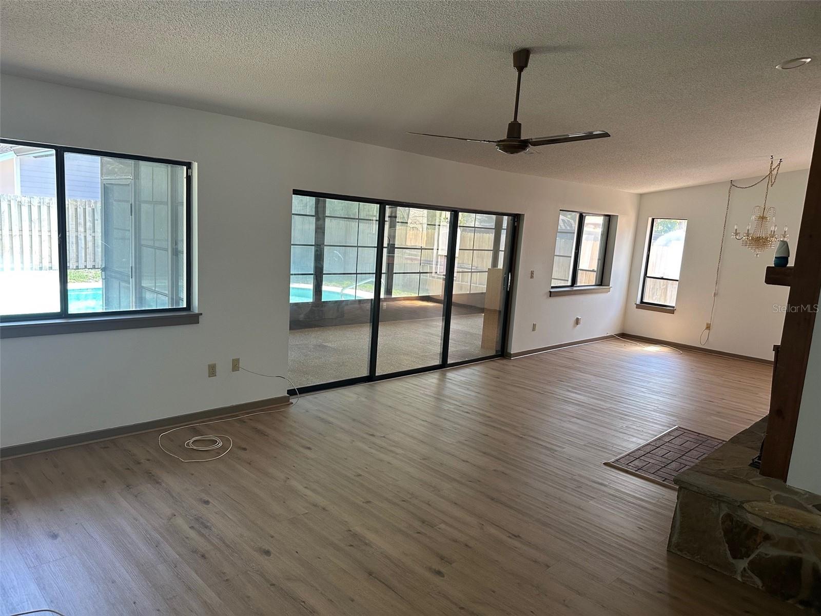 Image 19 of 27 For 1412 Wexford Drive N