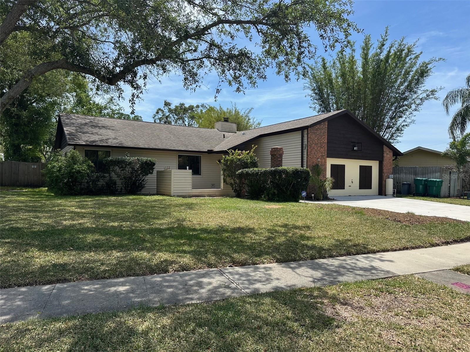 Image 2 of 27 For 1412 Wexford Drive N