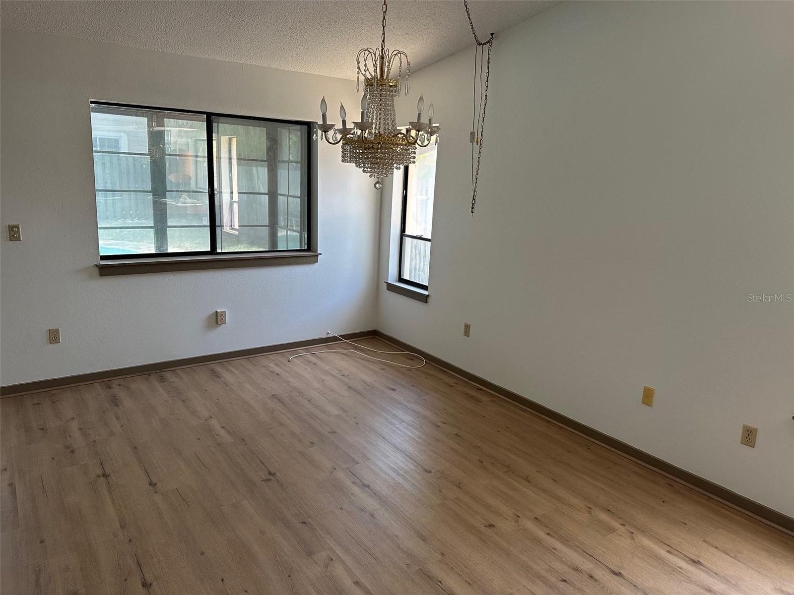 Image 20 of 27 For 1412 Wexford Drive N