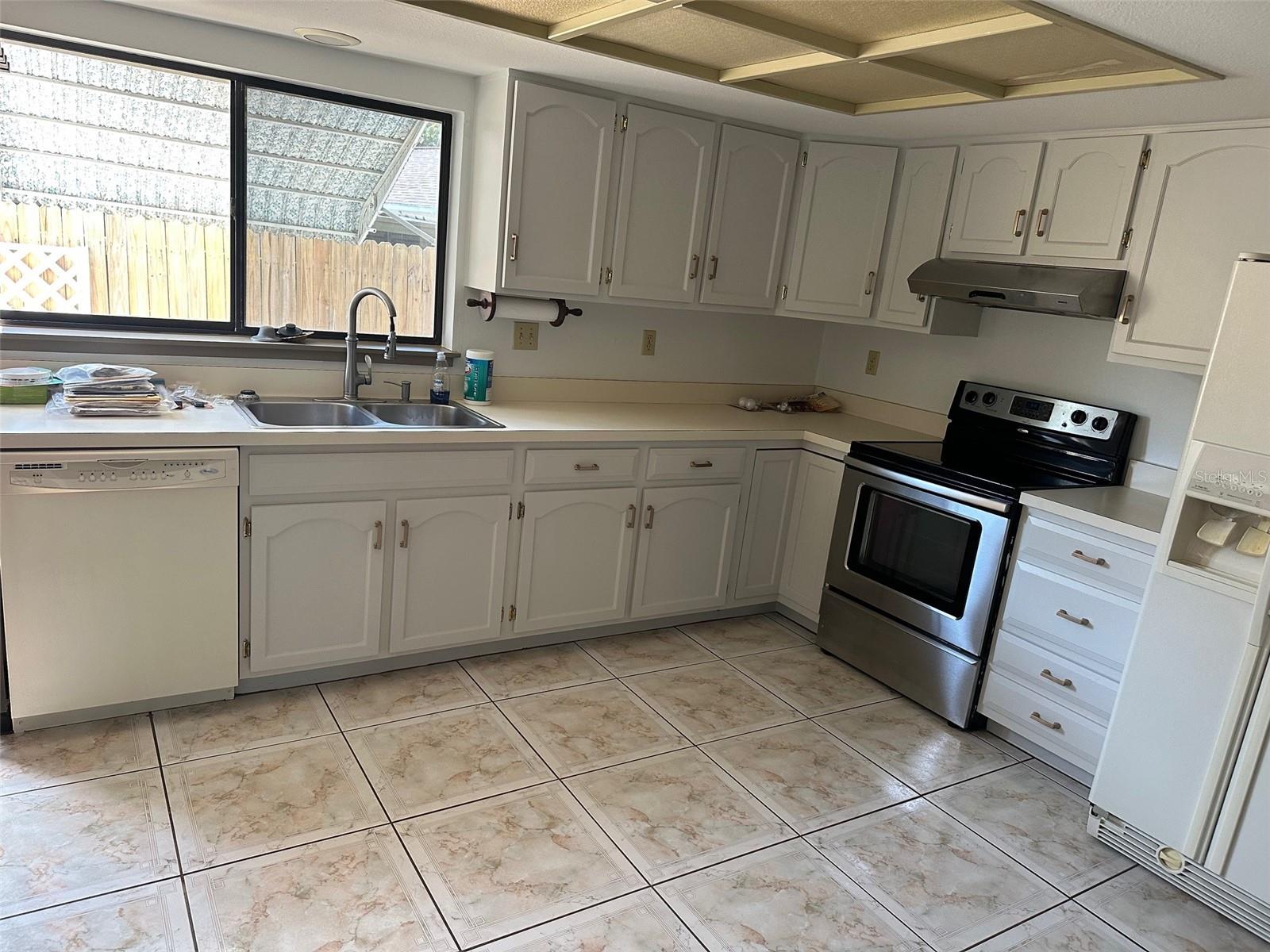 Image 21 of 27 For 1412 Wexford Drive N