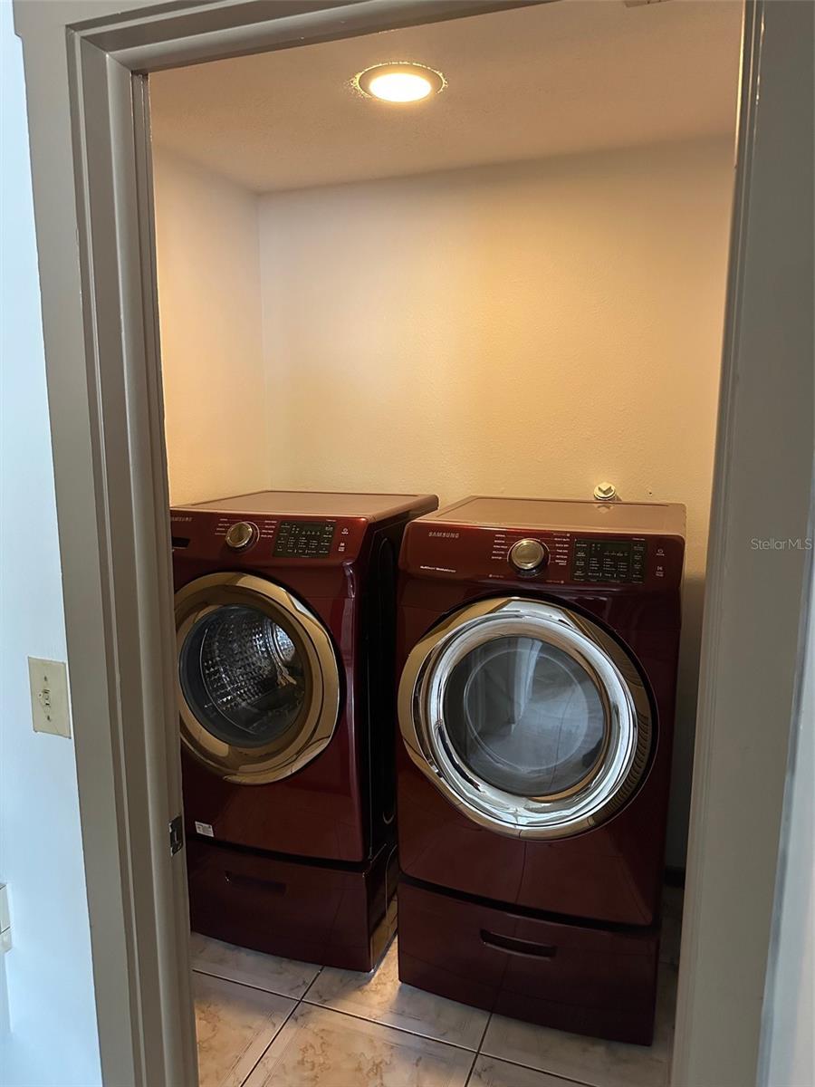 Image 25 of 27 For 1412 Wexford Drive N