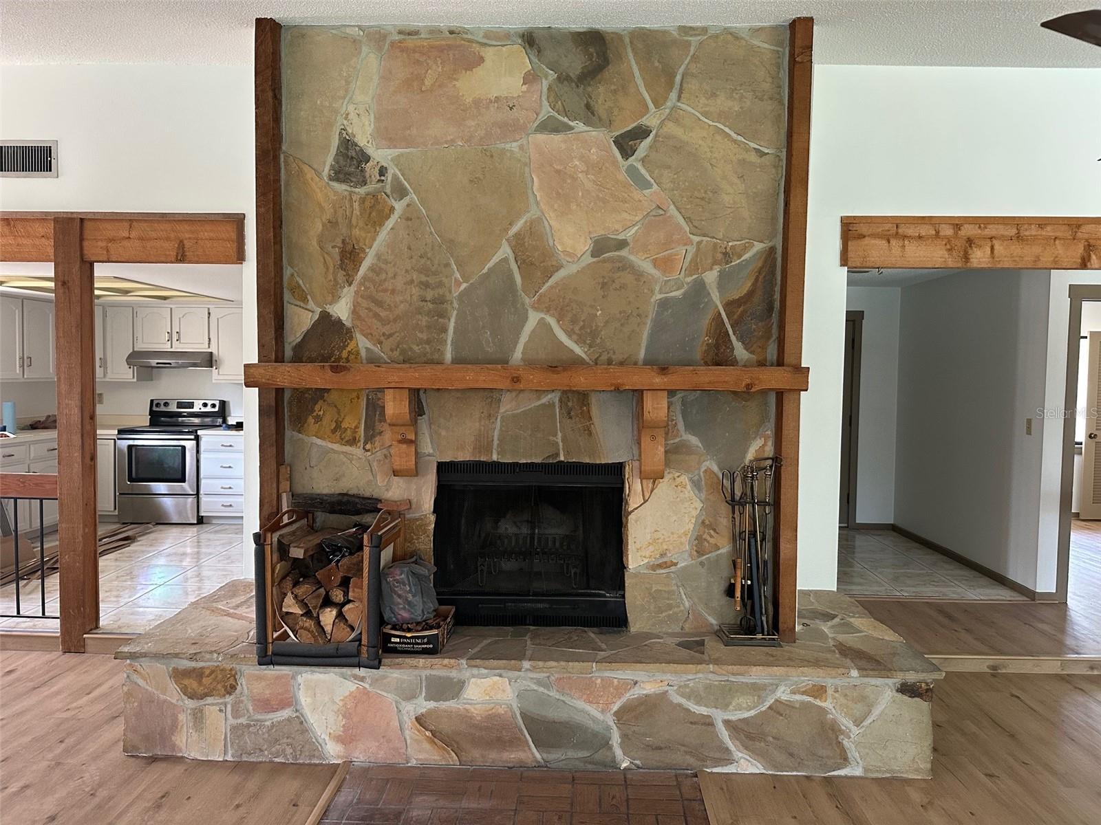 Image 3 of 27 For 1412 Wexford Drive N