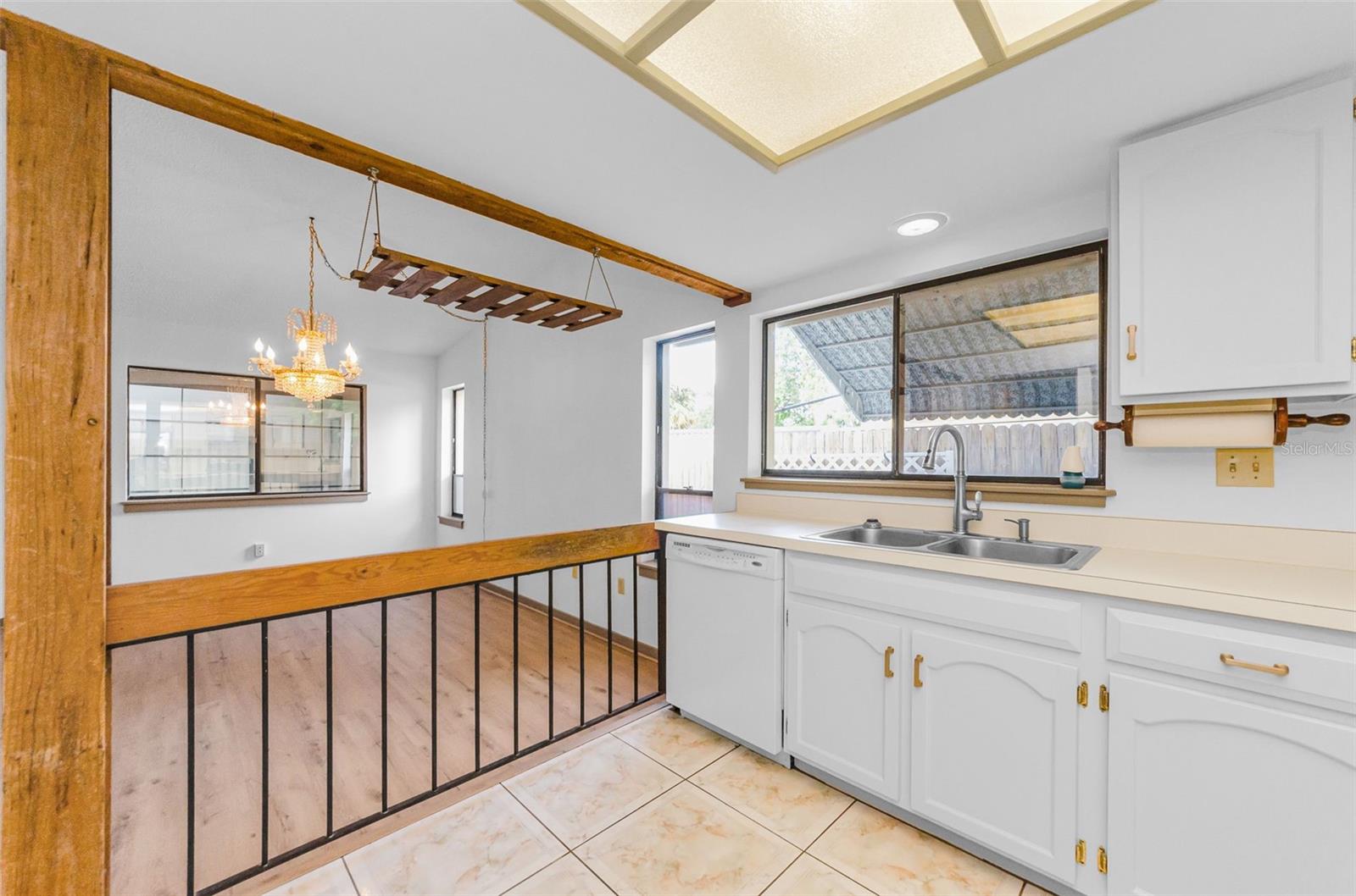 Image 32 of 100 For 1412 Wexford Drive N