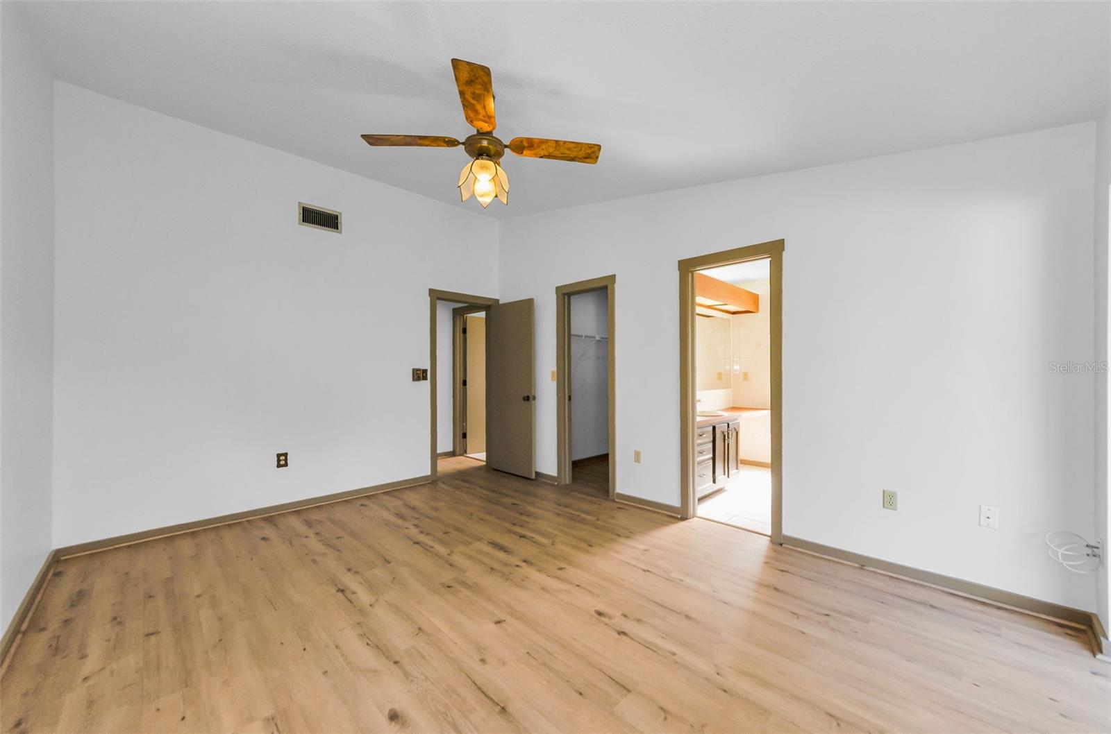 Image 36 of 100 For 1412 Wexford Drive N
